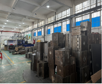 Milling machine in the Siweiyi workshop